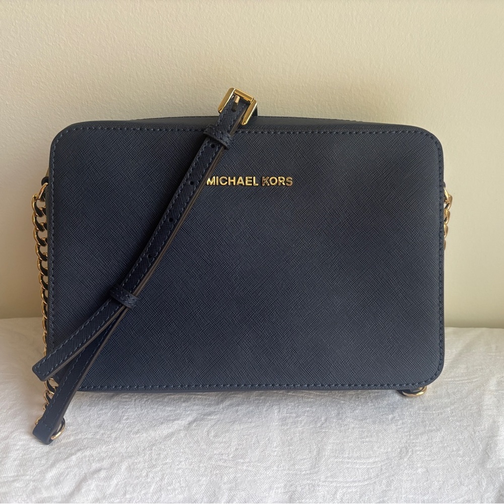 Michael Kors Dark Blue Crossbody Bag with Gold Chain - Picture 3 of 9